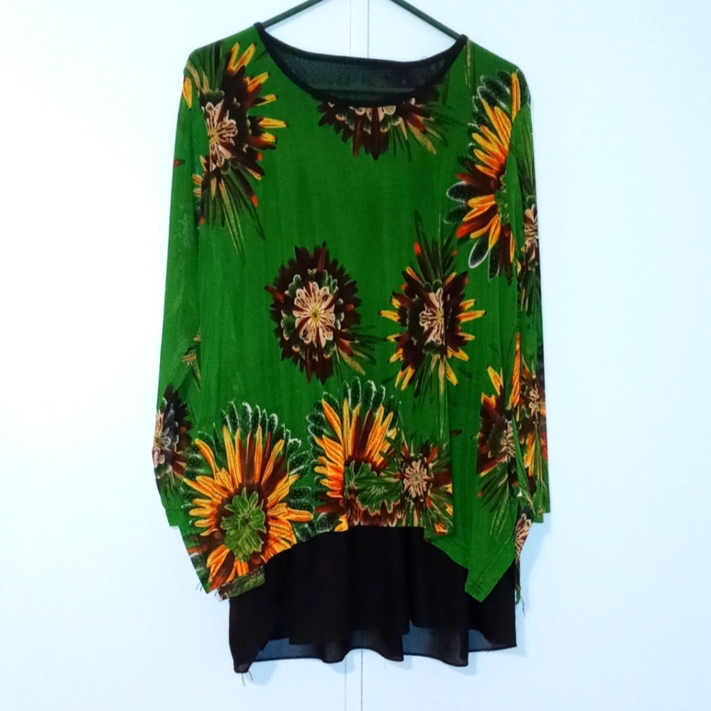 Beautiful vibrant long sleeve‎ dress shirt. Unknown brand